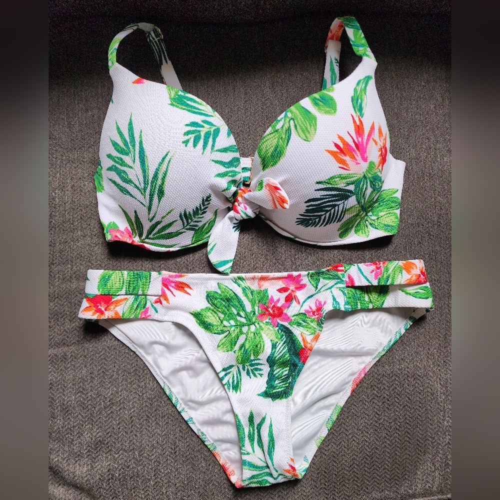 Shade & Shore Bikini Set - White Floral - Size 34D/Small